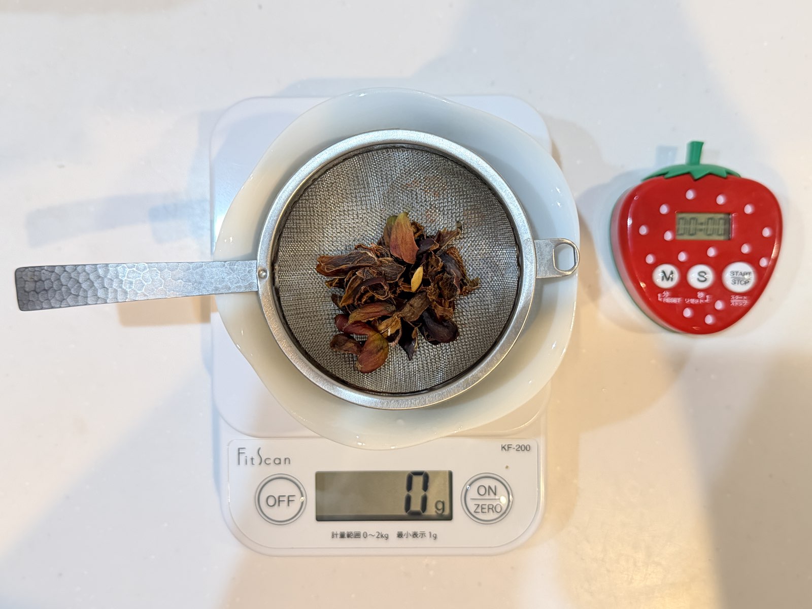 お湯投入直前・茶漉しとタイマー