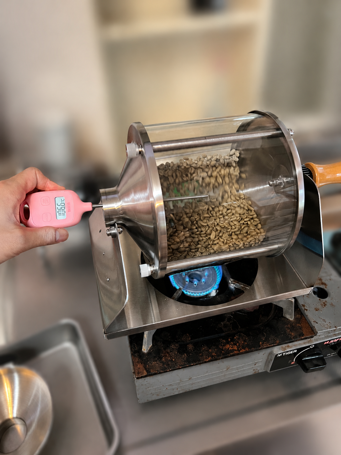 カセットコンロでKAKACOOを使用するシーン