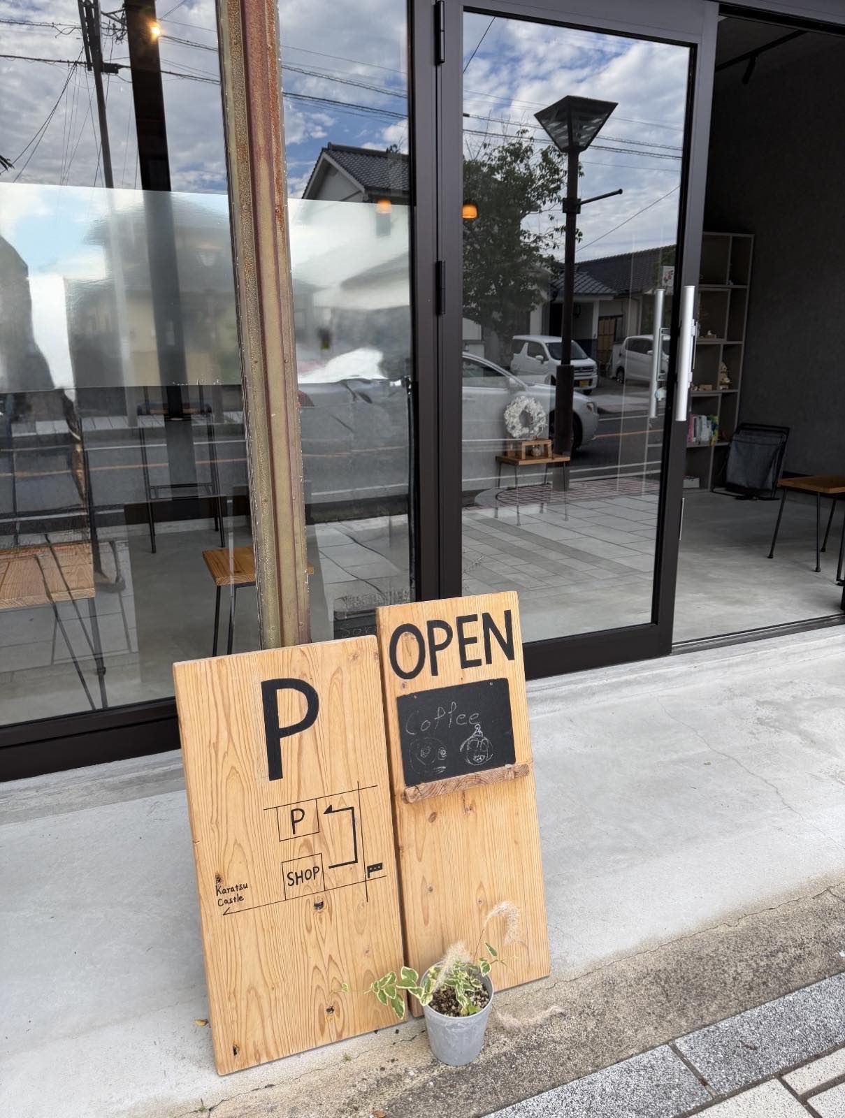 shukuba入口のOPENサイン